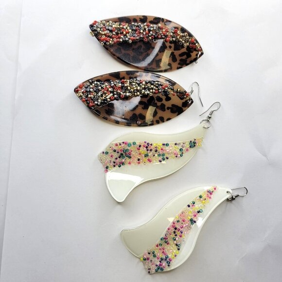 White Long Resin Earrings with colourful sequin beads - Picture 6 of 8